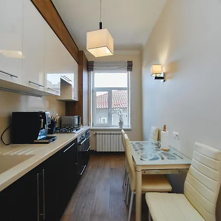 Centre 2 Bedroom Business *